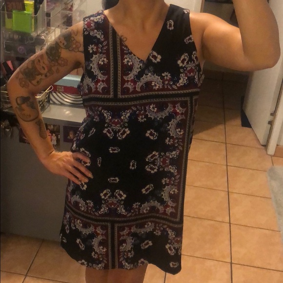 💋BOOHOO/ Chic Scarf Print Shift Dress 💋 - Picture 1 of 5